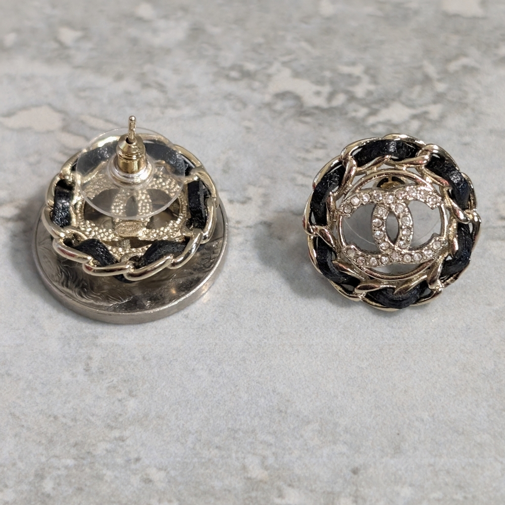 CHANEL Elegant Black and Gold Earrings✨ - Picture 3 of 11